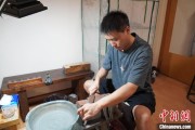 琼中成都“90后”小伙“十年磨一剑”：从爱好者到守艺人 传播中国文化